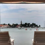 아파트 Appartamenti Mater Nel Centro Storico E Pedonale Di Novigrad