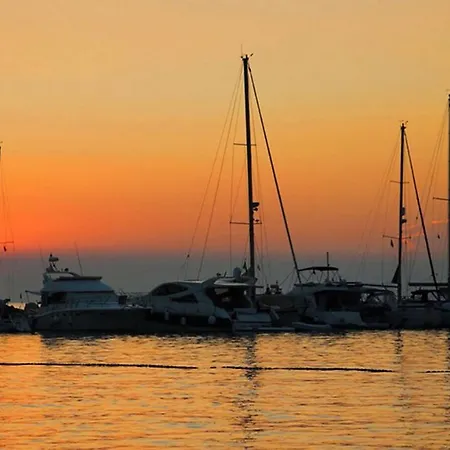 Appartamenti Mater Nel Centro Storico E Pedonale Di Novigrad